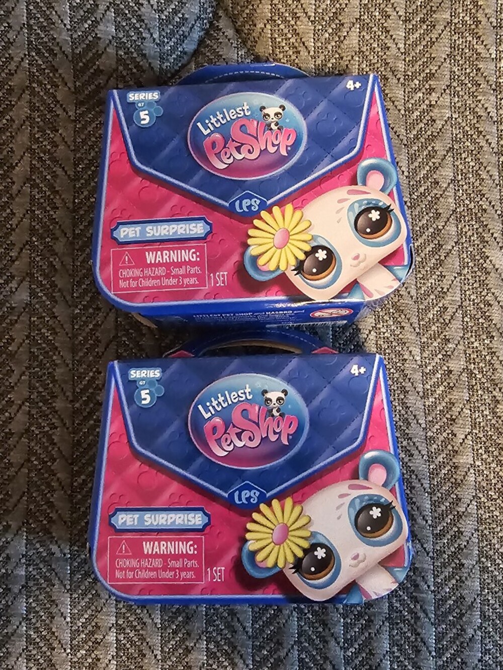 Littlest Pet Shop Pink and Blue Surprise Tin Set
